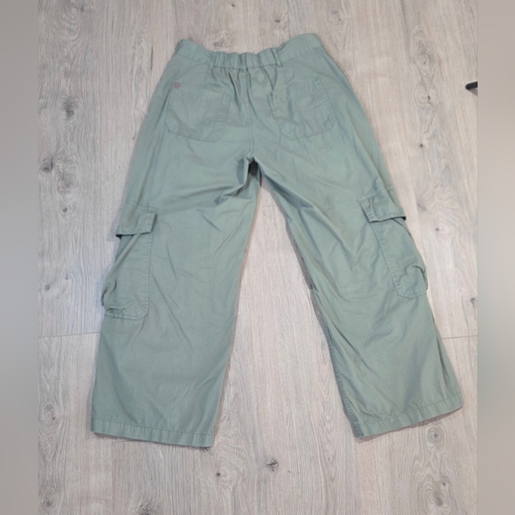 Urban Outfitters Green Cargo Pants Relaxed Fit - Picture 2 of 7